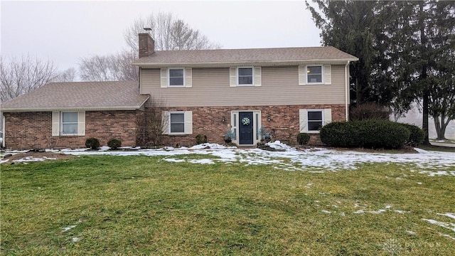 view of front of house featuring a lawn