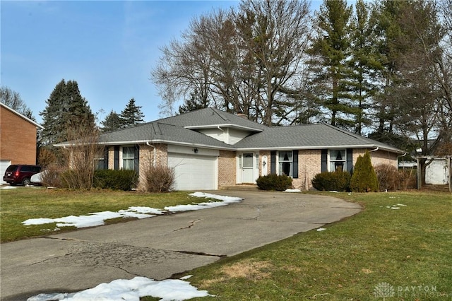 view of front of home featuring a garage and a front yard