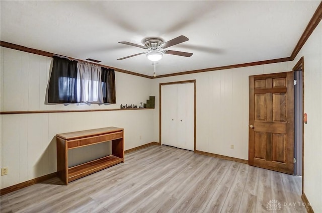 unfurnished bedroom featuring a closet, ceiling fan, crown molding, and light hardwood / wood-style flooring