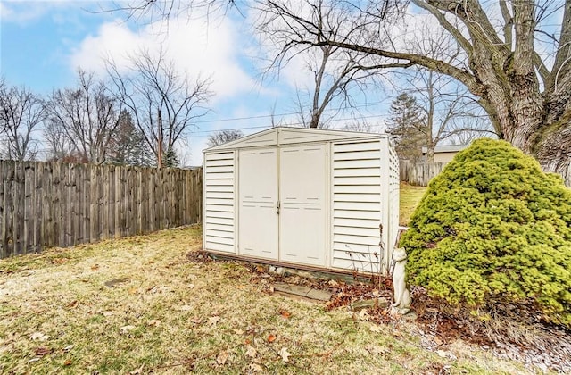 view of outdoor structure featuring a yard