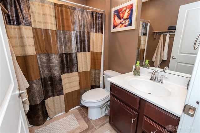 bathroom with a shower with curtain, vanity, and toilet