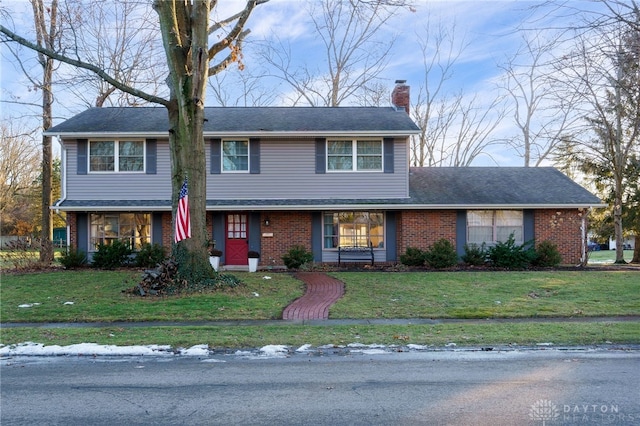 view of front facade with a front yard