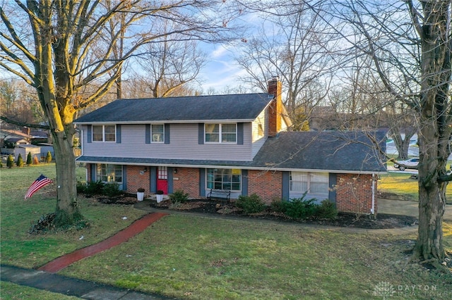 view of front of property featuring a front yard