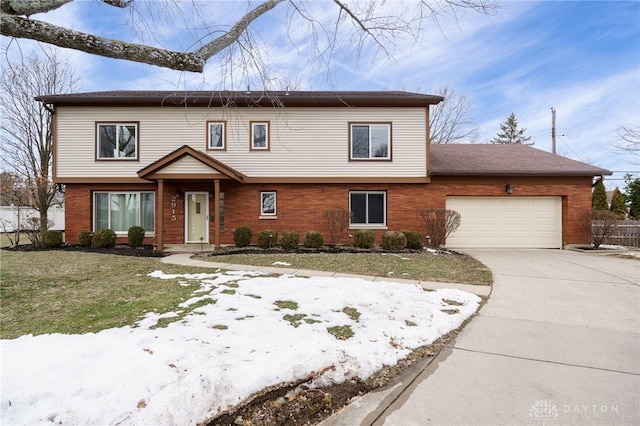 view of front of home featuring a garage and a front yard