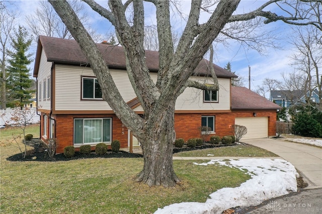 view of front of home featuring a garage and a front yard