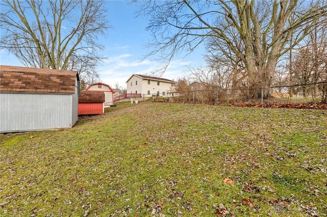 view of yard featuring a storage unit