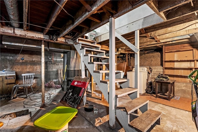 basement with washer / clothes dryer