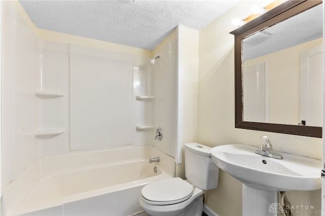 700 James St, Springfield, OH 45503 - full bathroom with toilet, tub / shower combination, and a textured ceiling