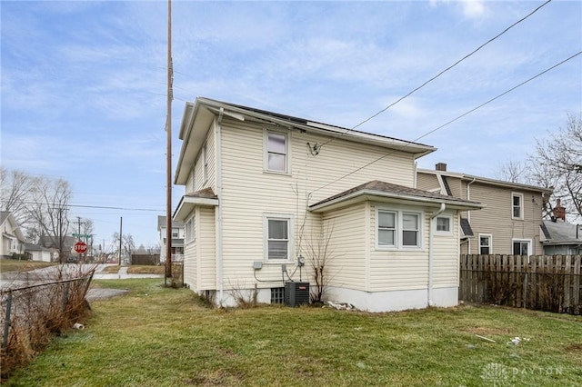 back of house featuring a yard