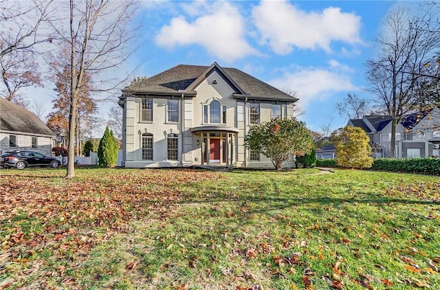 view of front of property featuring a front lawn