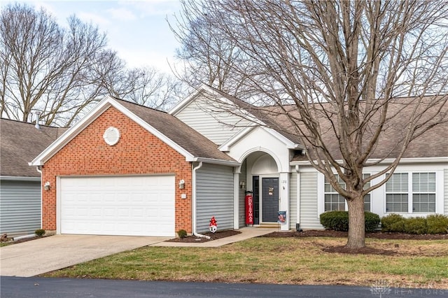 view of front facade featuring a garage and a front lawn