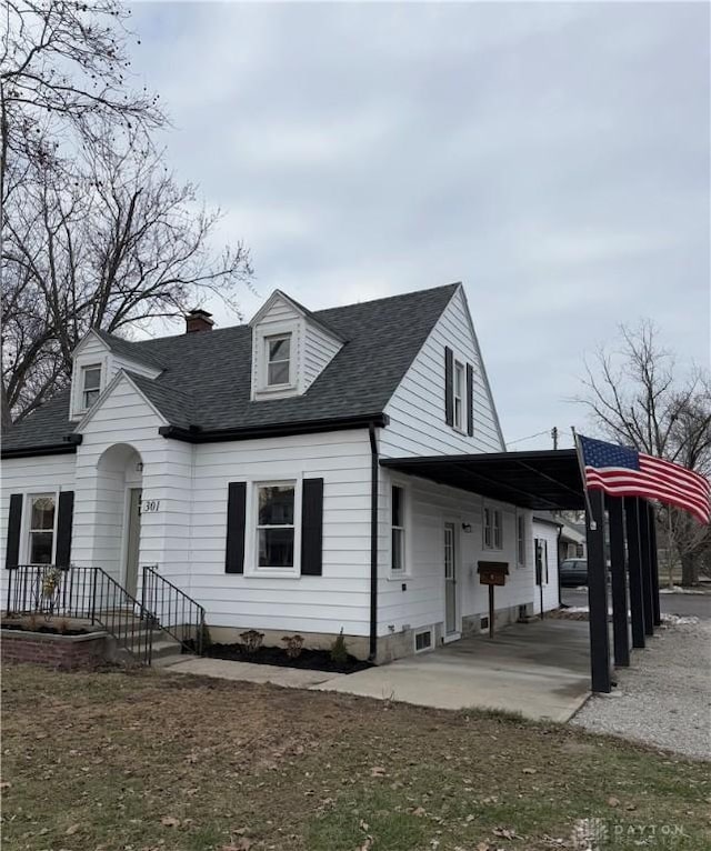 view of front facade with a carport