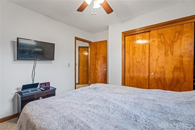 bedroom featuring ceiling fan, carpet flooring, and a closet