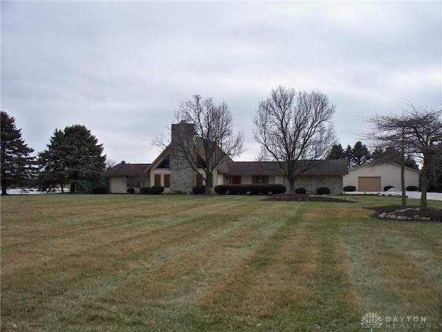 single story home with a front yard