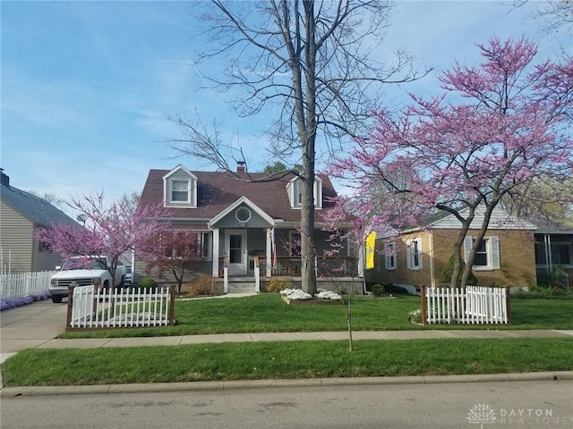 view of front facade featuring a front lawn