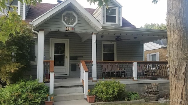 view of front of property featuring ceiling fan and covered porch