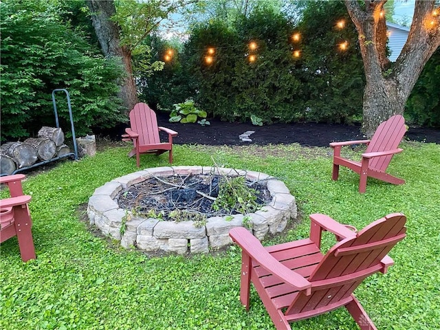 view of yard featuring a fire pit