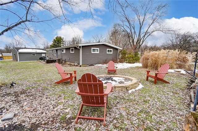 view of yard featuring an outdoor fire pit