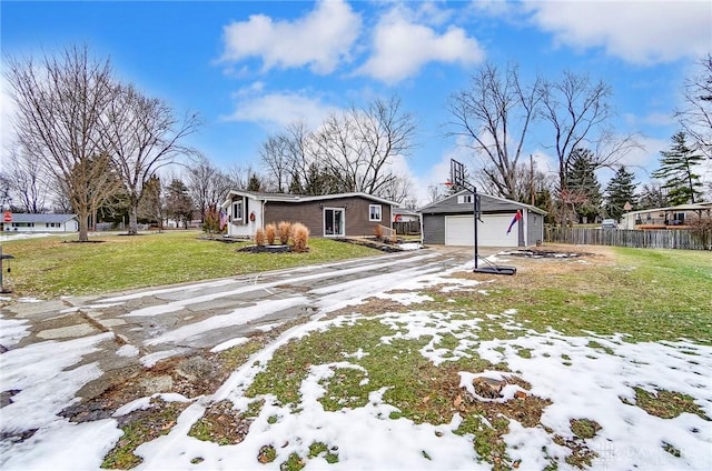 view of front of home featuring a garage, an outdoor structure, and a front yard