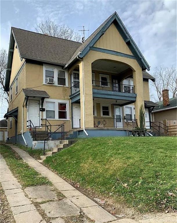 view of front of property with a front lawn