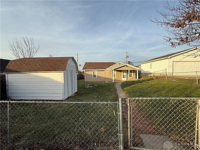 view of yard with a storage shed