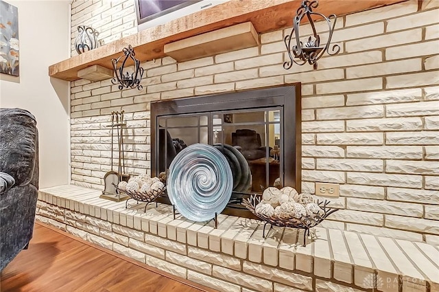 interior details with hardwood / wood-style floors