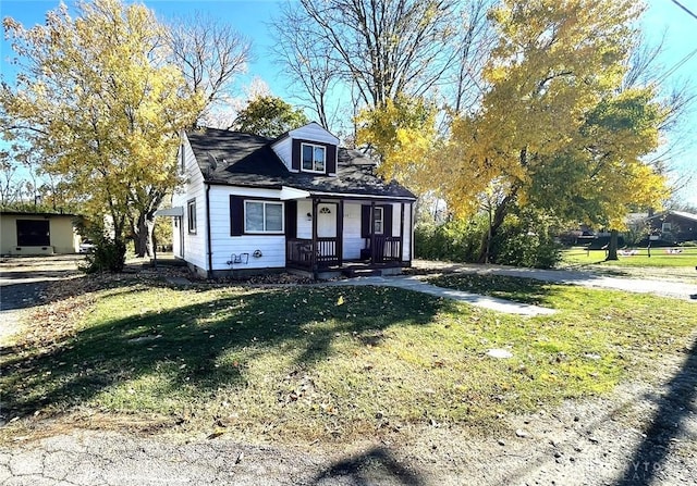 new england style home with a front yard