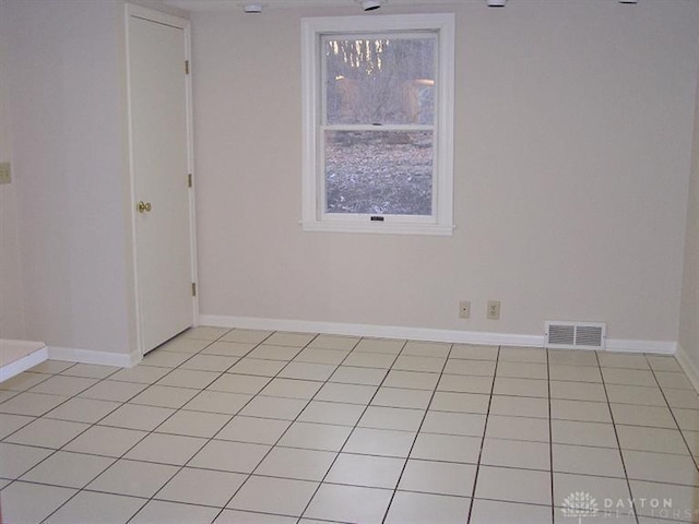 spare room with light tile patterned flooring