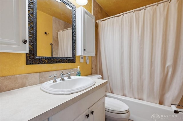 full bathroom featuring shower / bathtub combination with curtain, vanity, and toilet