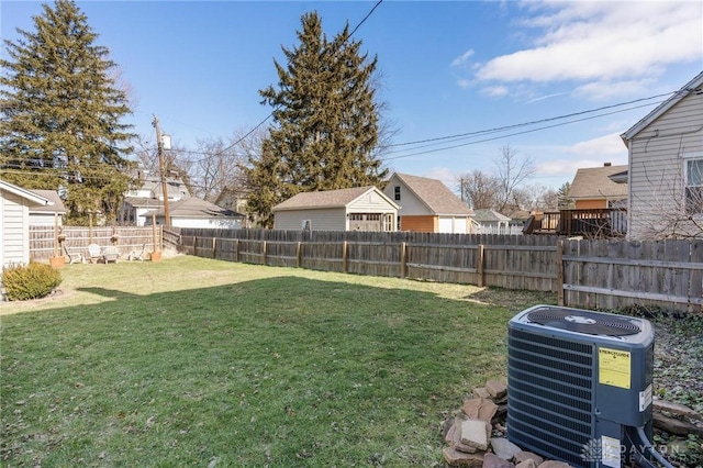 view of yard featuring cooling unit