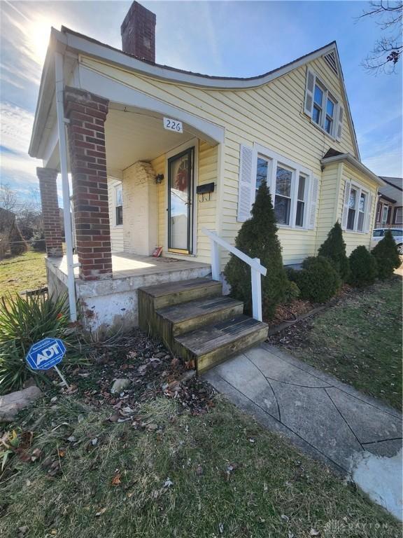 view of front of house with covered porch