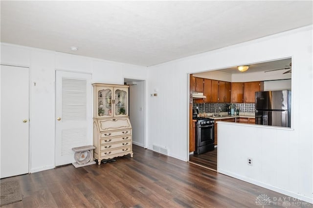 kitchen with stainless steel appliances, dark hardwood / wood-style floors, sink, and decorative backsplash