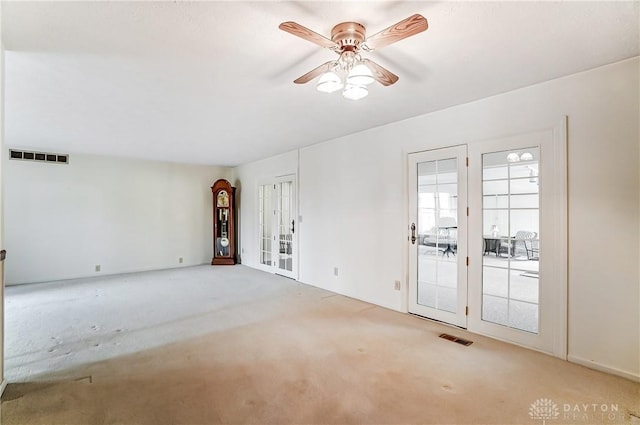 carpeted empty room featuring ceiling fan