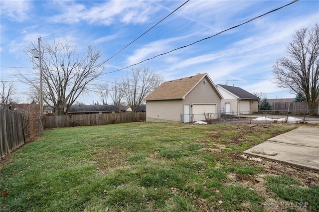 view of yard with a garage and an outdoor structure