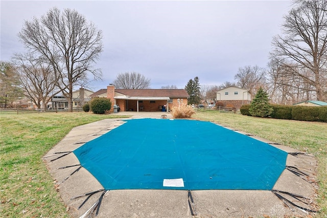 view of swimming pool featuring a lawn