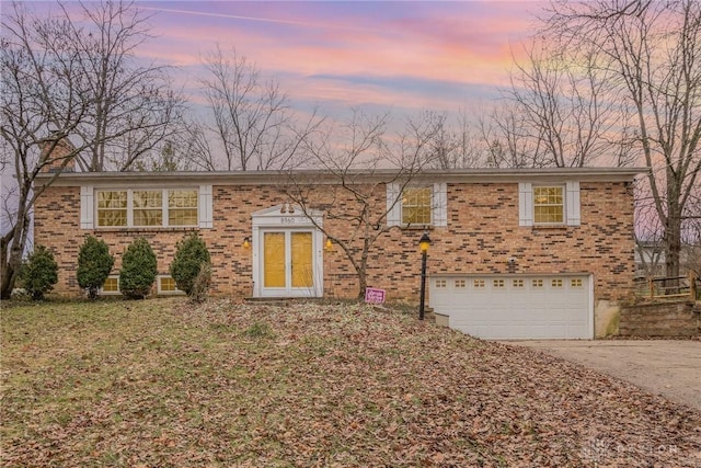 view of front of property featuring a garage