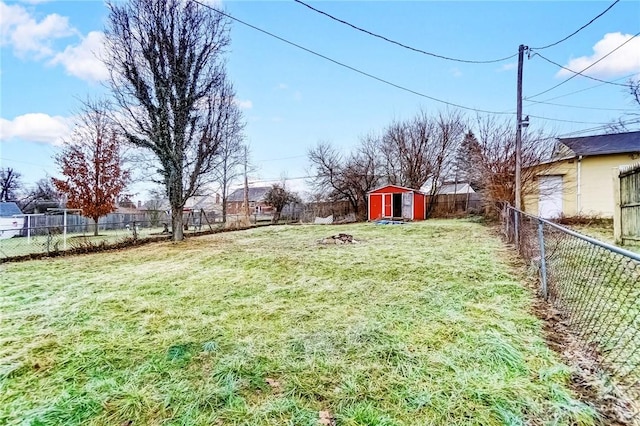 view of yard featuring a storage unit