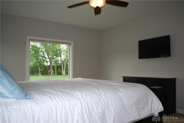 bedroom with ceiling fan