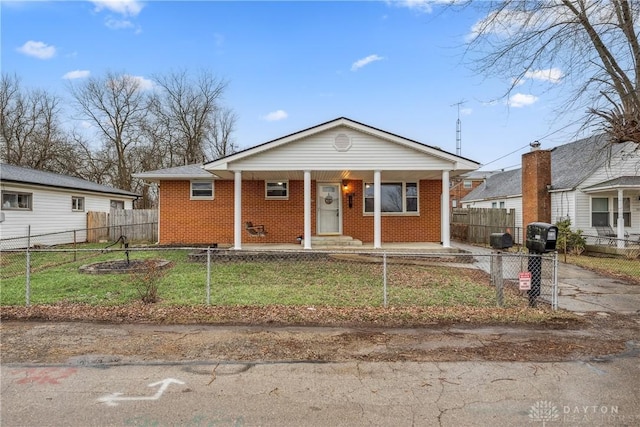 view of front of property featuring a front lawn and covered porch