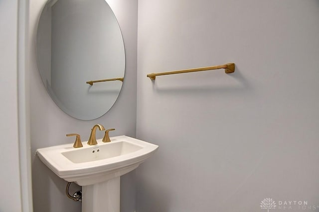 9460 Banyan Ct, Centerville, OH 45458 - bathroom with a sink