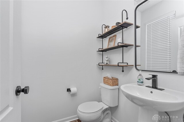 bathroom featuring sink and toilet