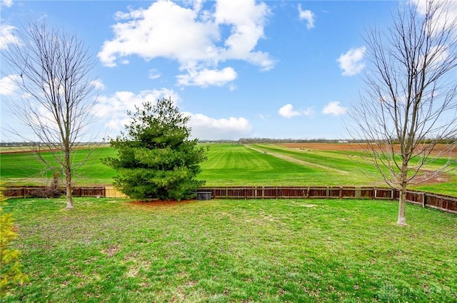 view of yard featuring a rural view