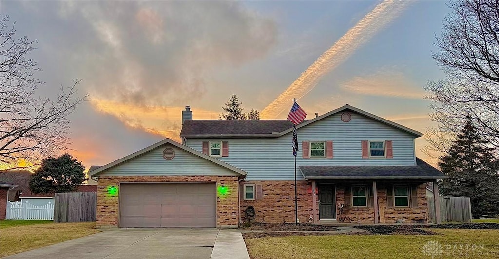 view of front property featuring a garage and a lawn