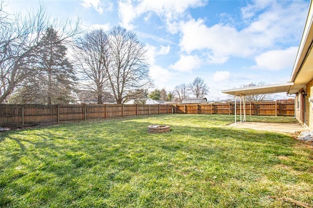 view of yard featuring an outdoor fire pit