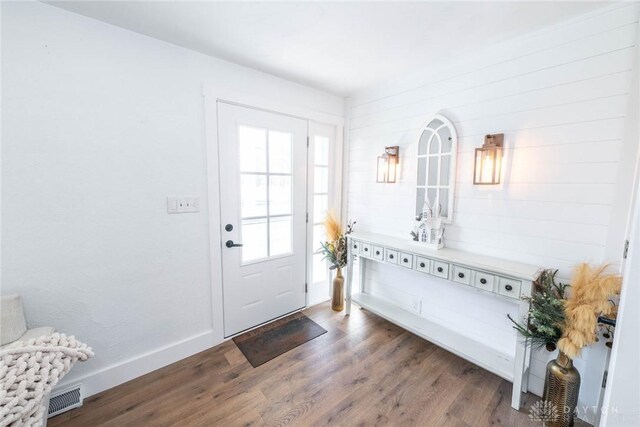 330 W Spring St, Eaton, OH 45320 - entrance foyer with wood finished floors and baseboards