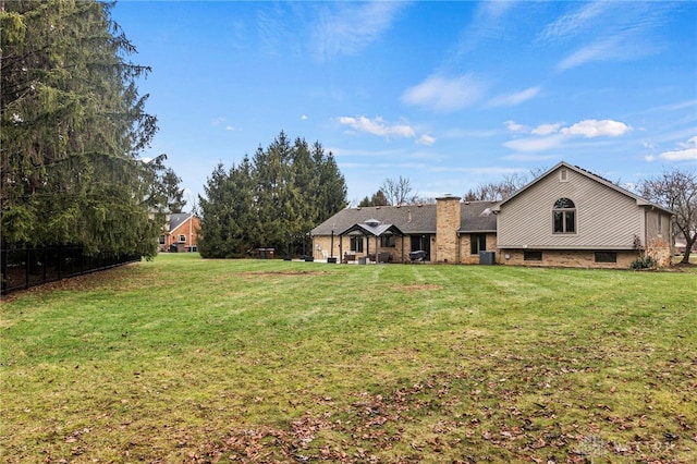 view of front of house with a front lawn