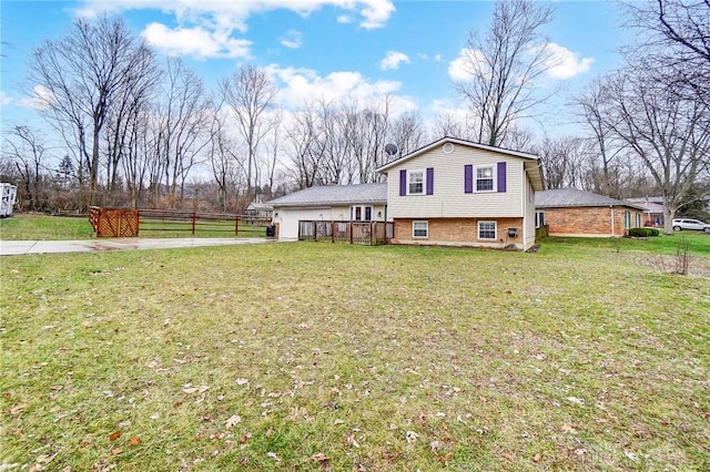 view of front of property with a front yard