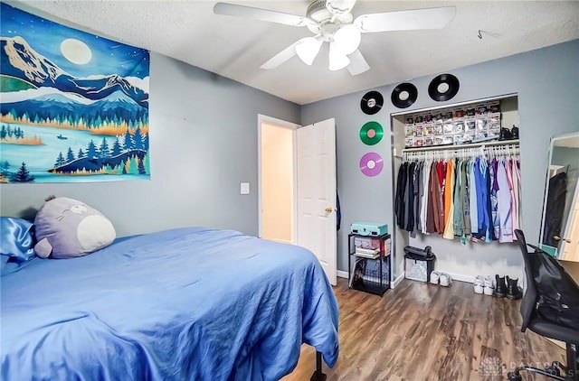 bedroom featuring ceiling fan, wood-type flooring, and a closet