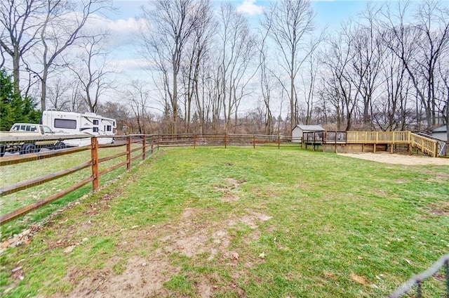 view of yard with an outdoor structure