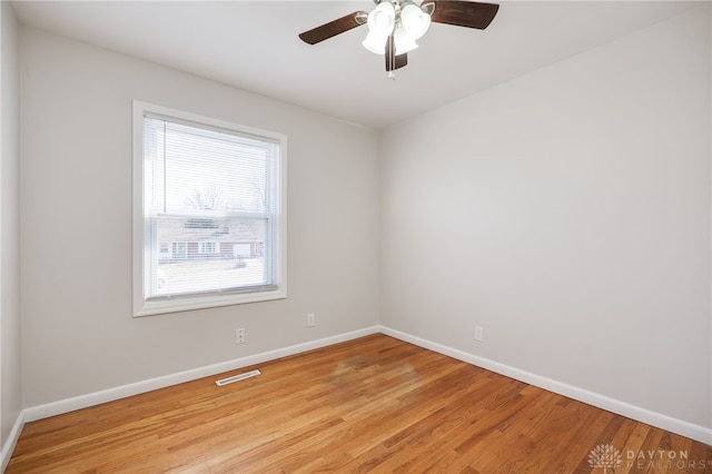 empty room featuring light hardwood / wood-style floors and ceiling fan